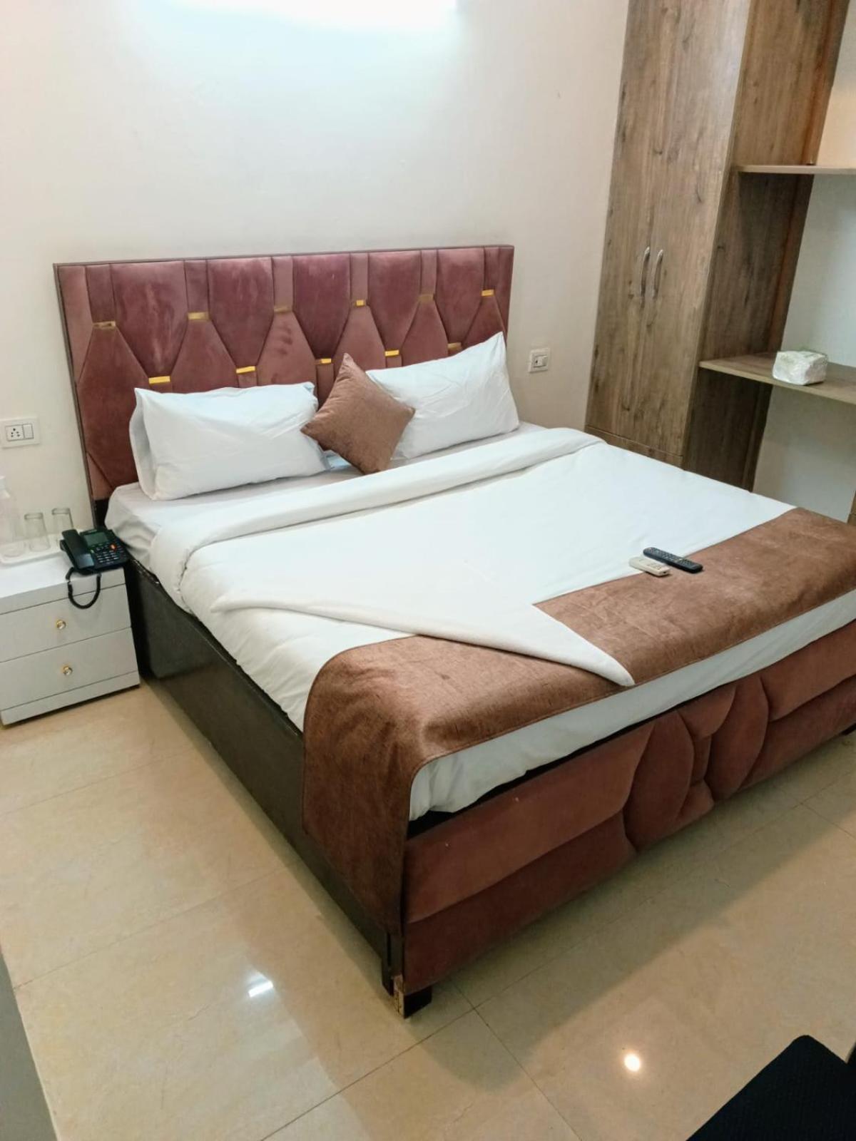 Soooper Hotel Gurgaon Esterno foto