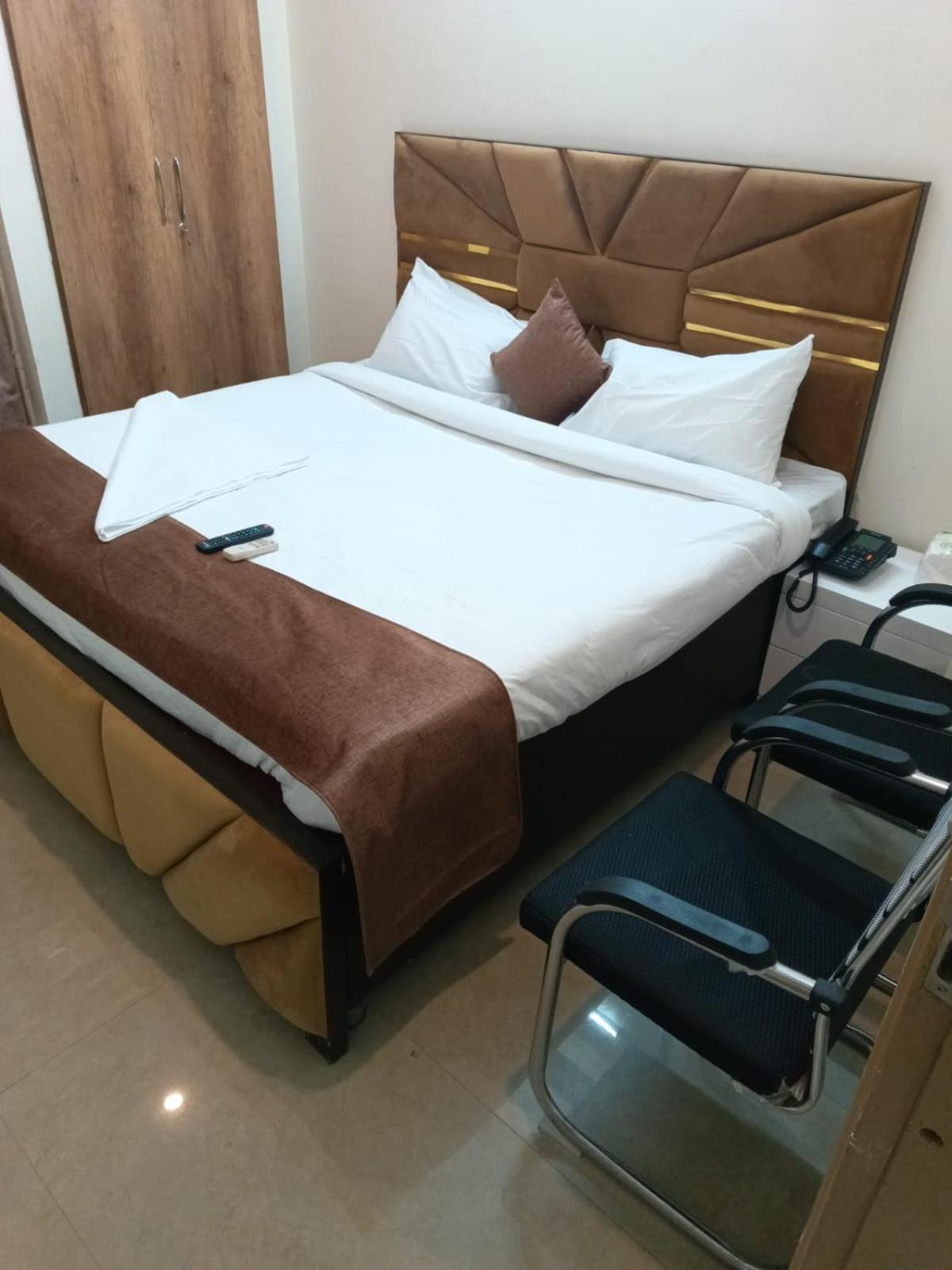 Soooper Hotel Gurgaon Esterno foto