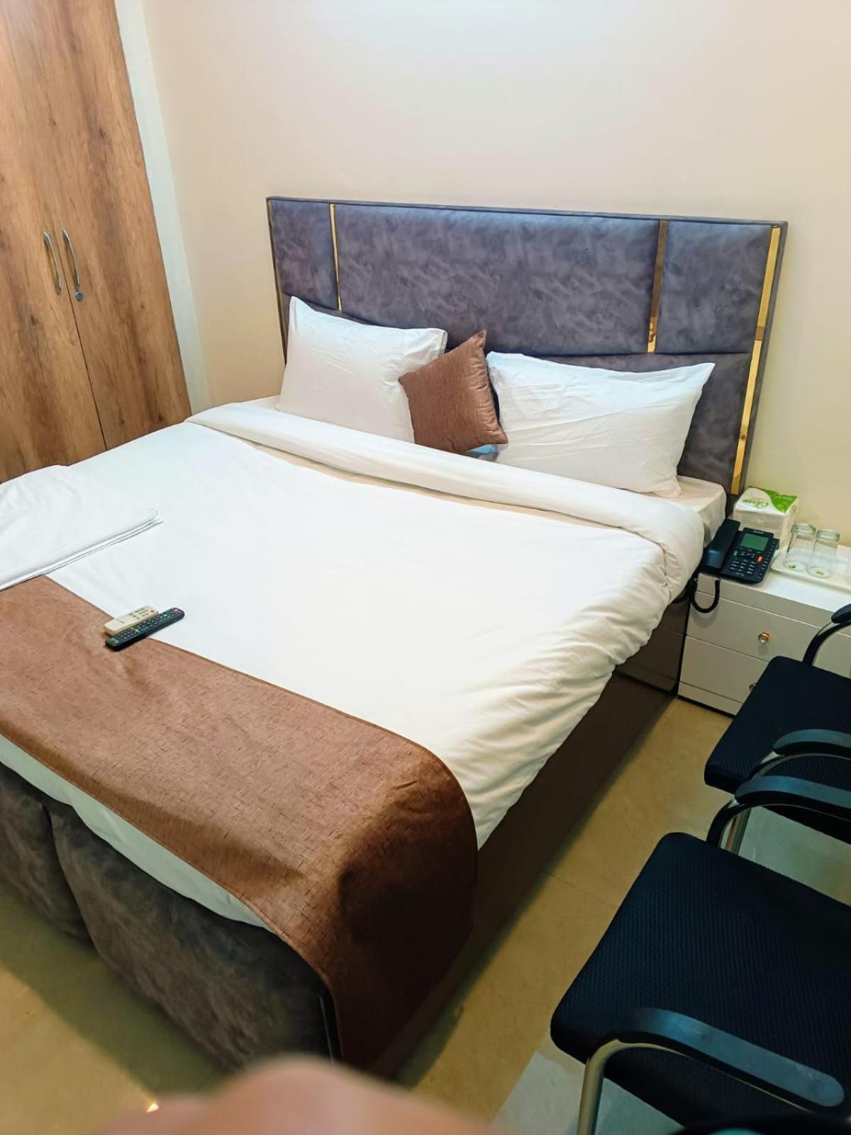 Soooper Hotel Gurgaon Esterno foto