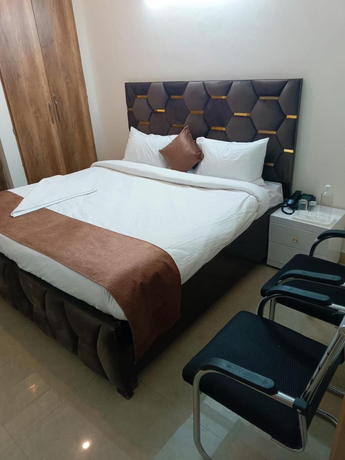Soooper Hotel Gurgaon Esterno foto