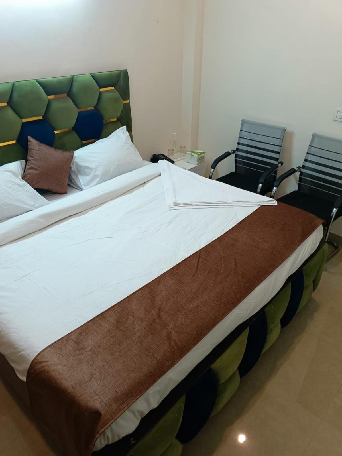 Soooper Hotel Gurgaon Esterno foto